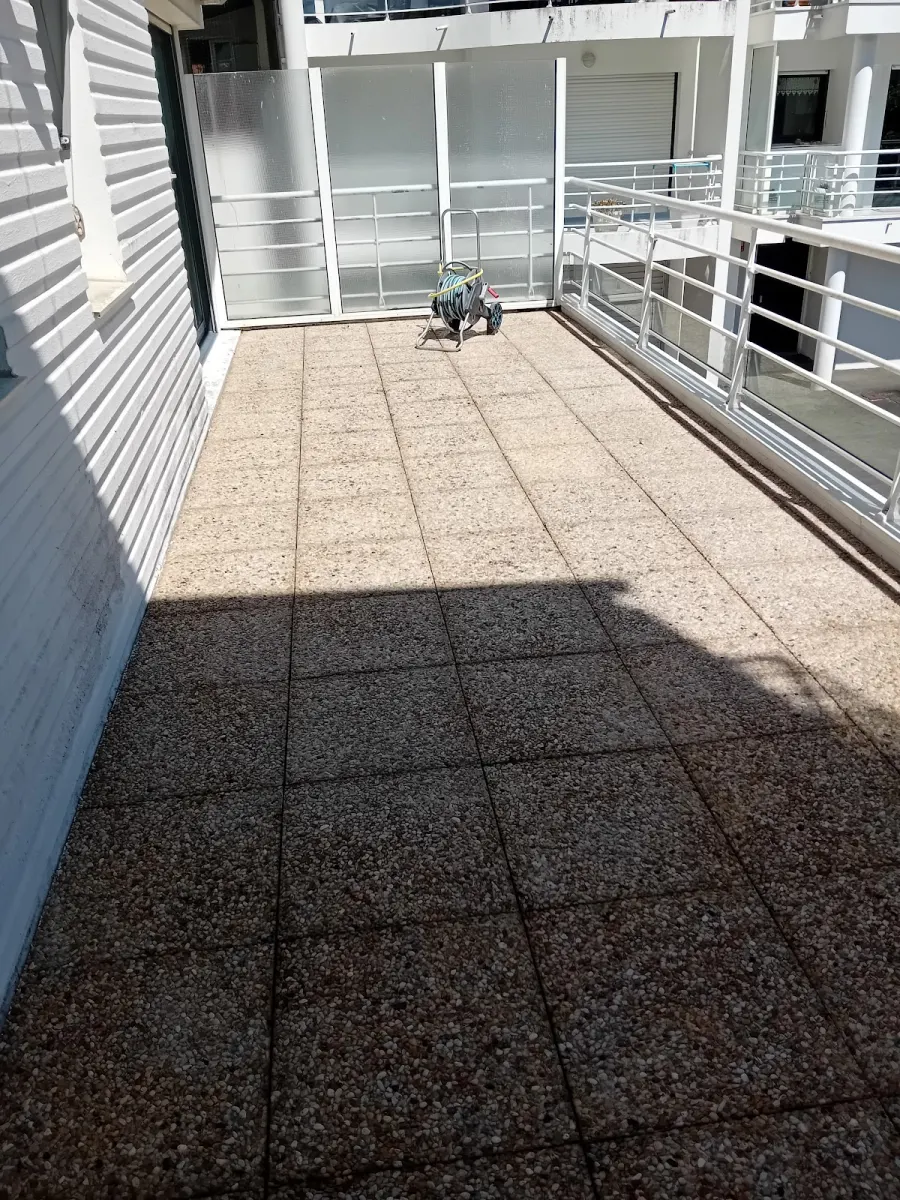 Nettoyage toiture de façade en Charente-Maritime - Nettoyage toiture rénove 17